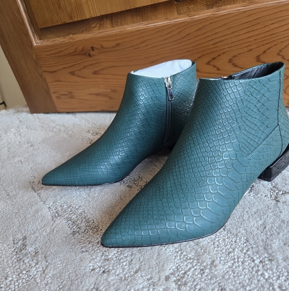 NWOB, Elegant Teal Ankle Boots, Sz. 7 - Picture 2 of 6